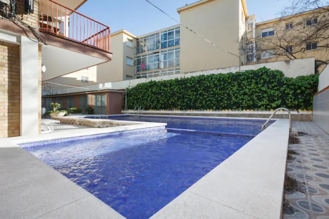 Apartamento Playa Con Piscina Parking Y 2 Habitac Castelldefels Exteriér fotografie