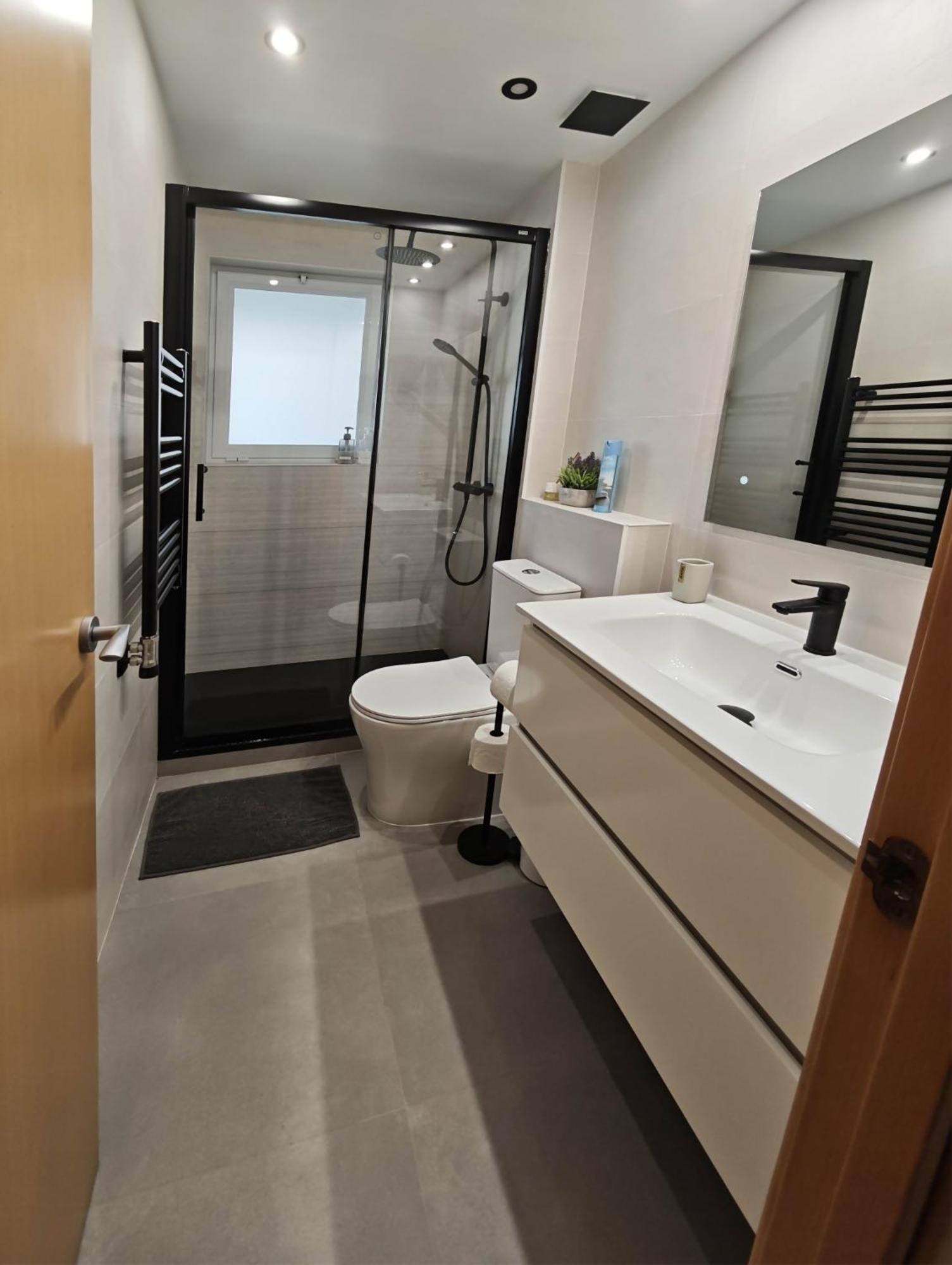 Apartamento Playa Con Piscina Parking Y 2 Habitac Castelldefels Exteriér fotografie